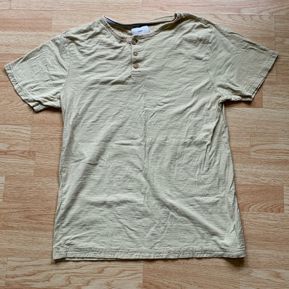 Men’s 3 Button Short Sleeve